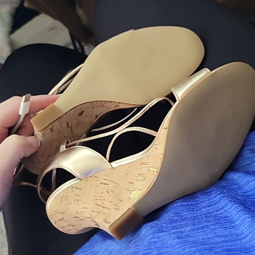 Lilly Pulitzer Cork Gold Leather Aria Wedge Sandals - Size 6 - Picture 4 of 8